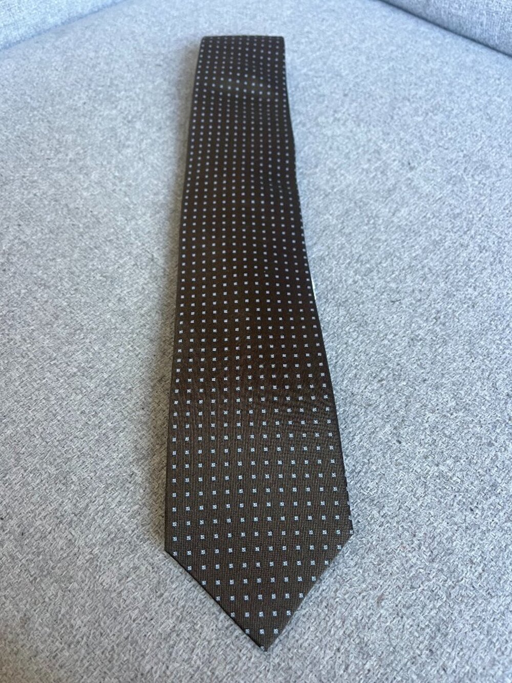 Men's Classic Tie. 100% Silk. Made in Italy. Brown with dots.NEW. Retail:$79+tax